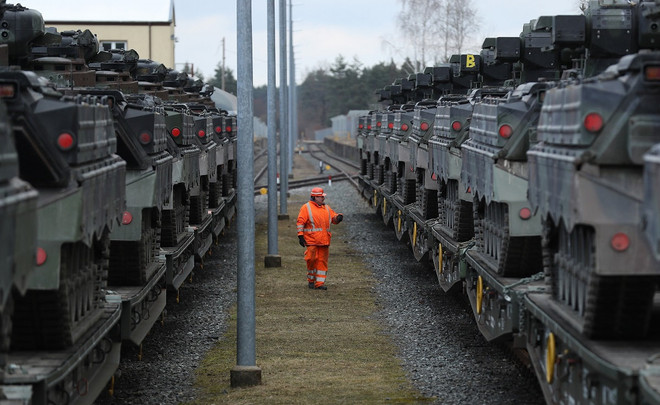 EU thông qua lộ trình triển khai thỏa thuận hợp tác về quốc phòng ảnh 1