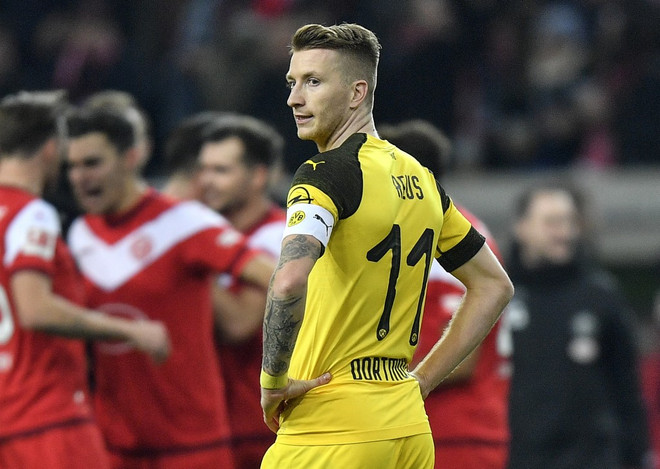 Dortmund thua đội 'cầm đèn đỏ,' Bundesliga nóng trước Giáng sinh ảnh 1