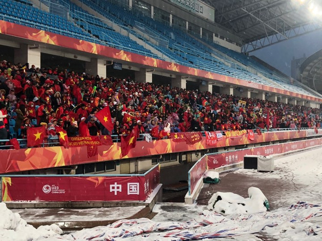 Cụ ông 74 tuổi đi 1 ngày 1 đêm bằng đường bộ đến cổ vũ U23 Việt Nam ảnh 2