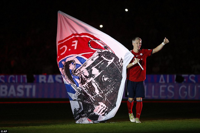 Schweinsteiger ghi bàn trong trận Bayern đánh bại Chicago Fire ảnh 19