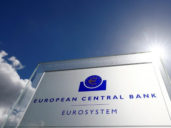 ECB thu hồi chương trình kích cầu, giữ lãi suất ở mức thấp kỷ lục ảnh 1