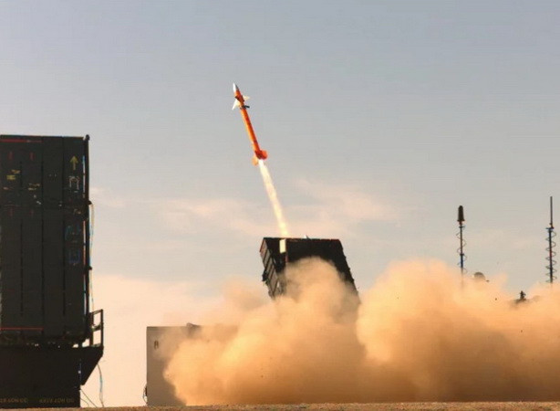 Lực lượng phòng không Israel bắn hạ máy bay chiến đấu Syria ảnh 1