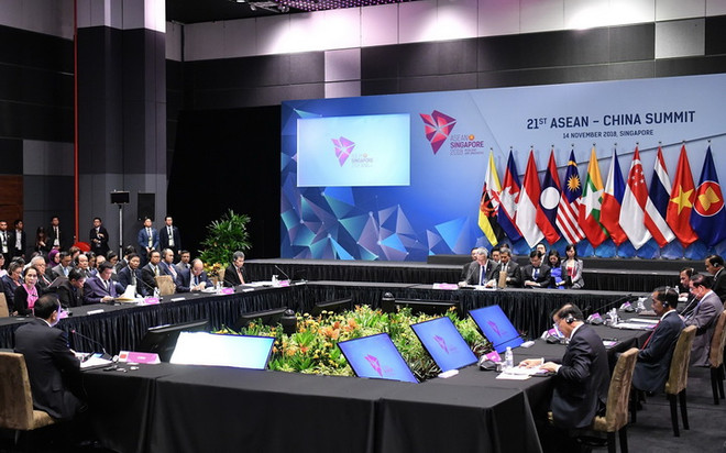 Quang cảnh Hội nghị Cấp cao ASEAN-Trung Quốc lần thứ 21. (Ảnh: Thống Nhất/TTXVN) ASEAN-Trung Quốc thông qua Tầm nhìn Quan hệ đối tác chiến lược 2030 ảnh 1