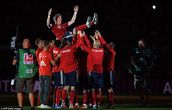 Schweinsteiger ghi bàn trong trận Bayern đánh bại Chicago Fire ảnh 21