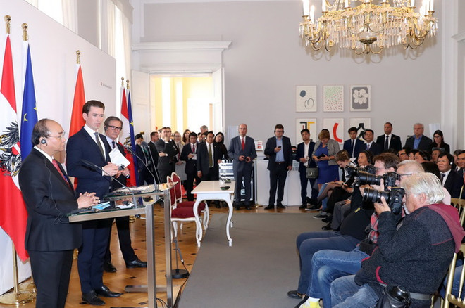 Thủ tướng Nguyễn Xuân Phúc và Thủ tướng Áo tham dự họp báo chung ảnh 2