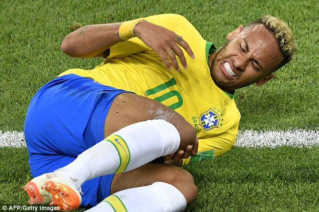 Neymar, Chicharito đua nhau trình làng tóc mới trước 'đại chiến' ảnh 4