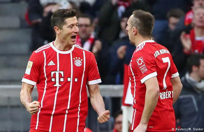 Vùi dập Dortmund 6-0, Bayern chưa thể "xóa dớp" đeo đẳng 18 năm ảnh 1