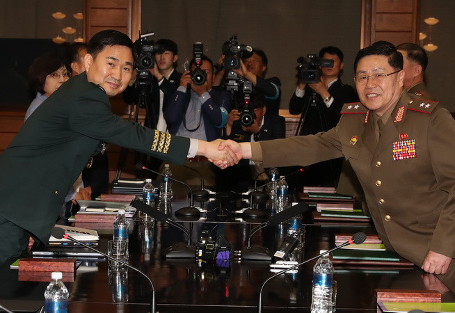 Hai miền Triều Tiên khôi phục hoàn toàn đường dây liên lạc quân sự ảnh 1