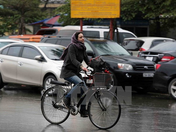 Đêm 6/10, Bắc Bộ trời lạnh, Trung và Nam Bộ có mưa rào và dông ảnh 1