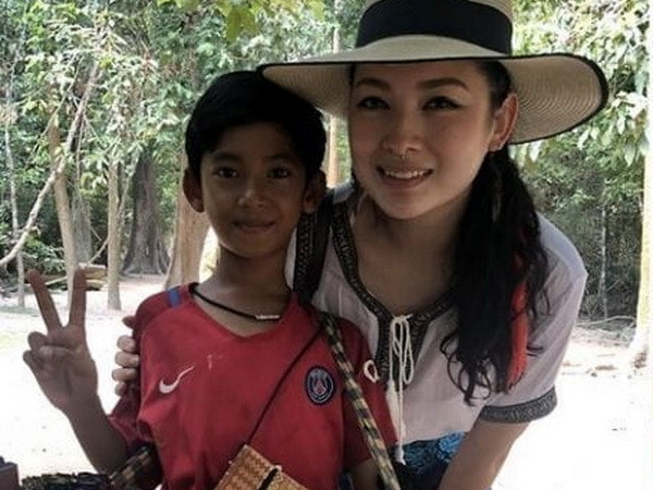 Cậu bé Campuchia 10 tuổi gây sốt khi có thể nói hơn 10 ngôn ngữ ảnh 1