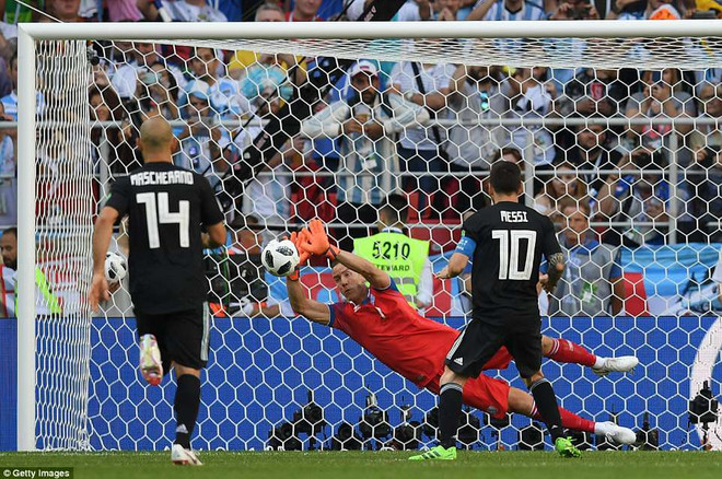 Messi sút hỏng penalty, tuyển Argentina chia điểm trước Iceland ảnh 3