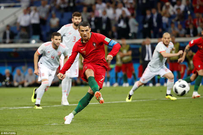 Sút tung lưới Tây Ban Nha, Ronaldo lập kỷ lục 'vô tiền khoáng hậu' ảnh 1