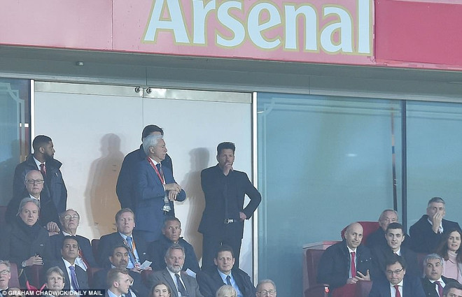 Diego Simeone cũng bị truất quyền chỉ đạo. Thi đấu hơn người, Arsenal vẫn bị Atletico cầm hòa ở Emirates ảnh 3