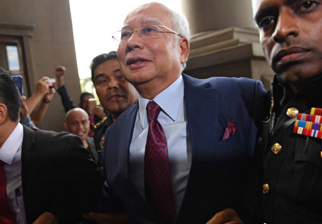 Cựu Thủ tướng Malaysia Najib Razak bị buộc tội rửa tiền ảnh 1