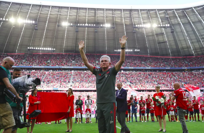 Bayern Munich thảm bại trước VfB Stuttgart trong ngày đón đĩa bạc ảnh 2