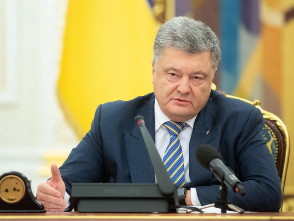 Ukraine nhận tiền từ EU, cấm nhập cảnh với nam công dân Nga ảnh 1