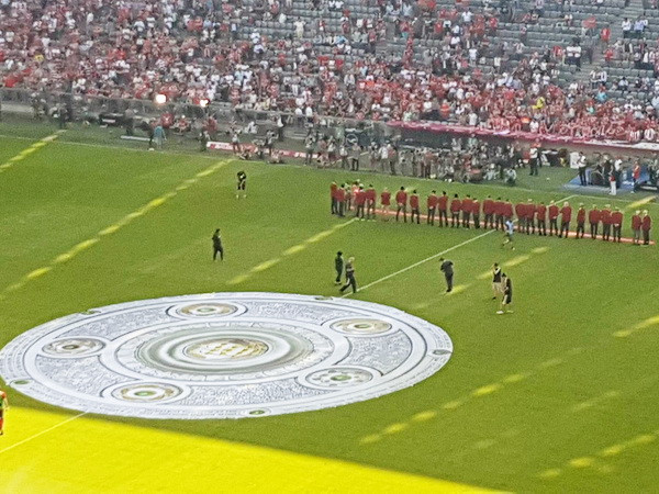 Bayern Munich thảm bại trước VfB Stuttgart trong ngày đón đĩa bạc ảnh 4