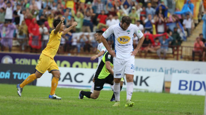 V-League: Hà Nội ngược dòng hạ Thanh Hóa, SLNA tái lập kỷ lục ảnh 1