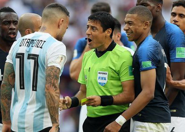 Công bố danh tính trọng tài bắt trận chung kết Việt Nam - Malaysia ảnh 1