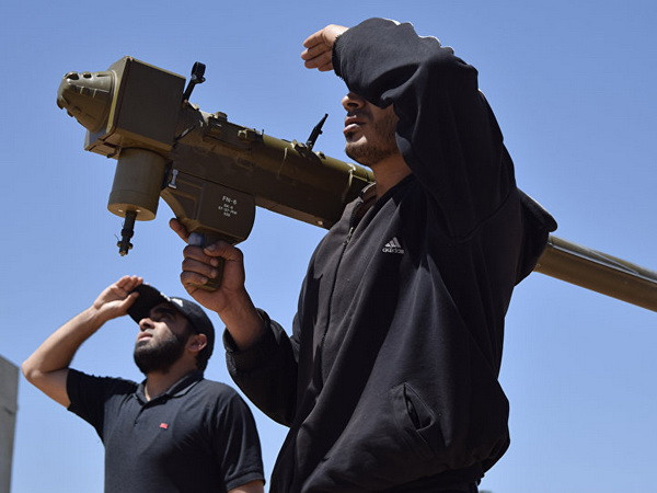 Al-Masdar News: Mỹ cung cấp tên lửa cho lực lượng đối lập ở Syria ảnh 1