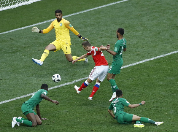 Tuyển Saudi Arabia lĩnh án phạt vì thua đậm Nga tại World Cup ảnh 1