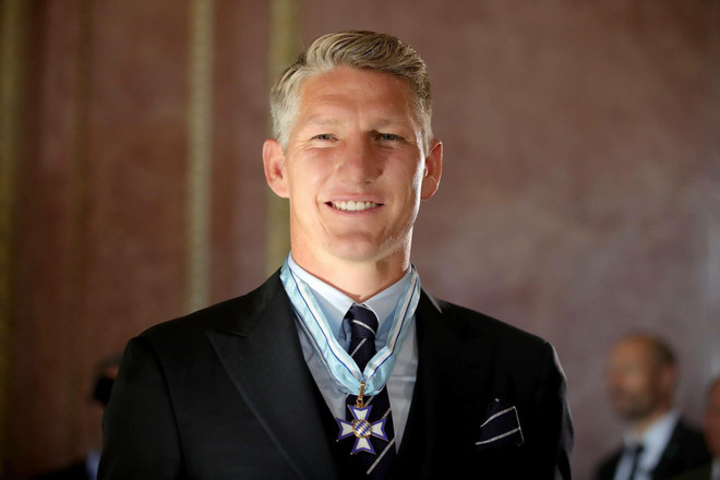 Bastian Schweinsteiger nhận huân chương Merit của bang Bavaria ảnh 3