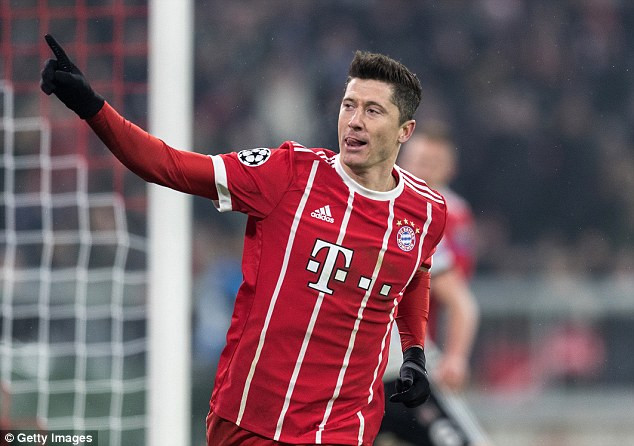 Cơ hội nào để Lewandowski rời Bayern làm đồng đội của Ronaldo? ảnh 2