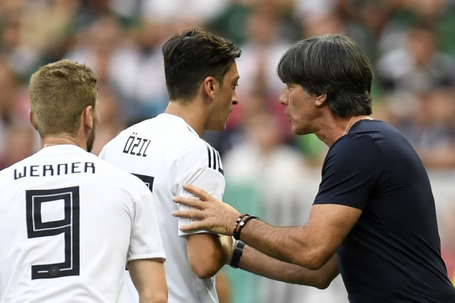 Tuyển Đức của Loew sẽ ra sao khi không còn Mesut Oezil và...? ảnh 2