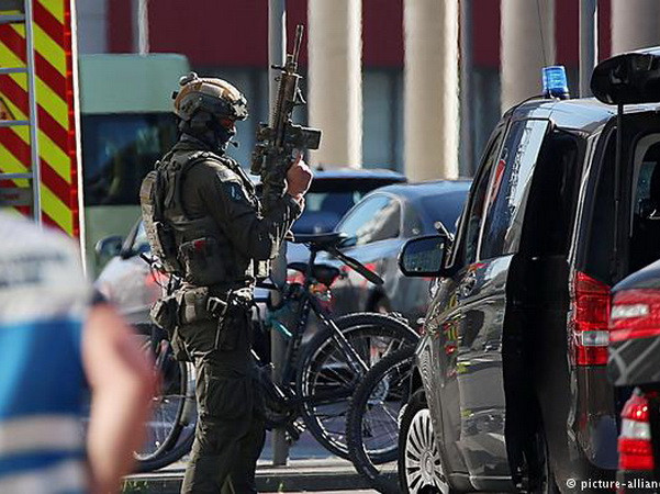 Cảnh sát Đức đã kiểm soát tình hình vụ bắt cóc con tin ở Cologne ảnh 1