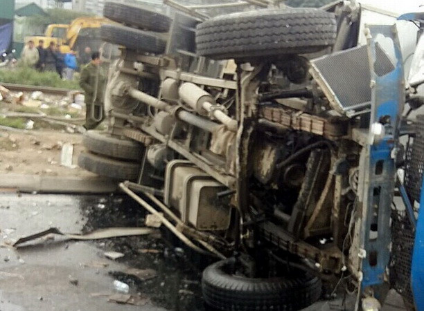 33 người thiệt mạng vì tai nạn giao thông trong ngày 30 Tết ảnh 1