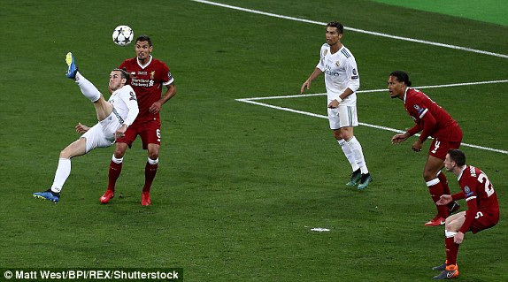 Cận cảnh khoảnh khắc Grath Bale lập siêu phẩm vào lưới Liverpool ảnh 4