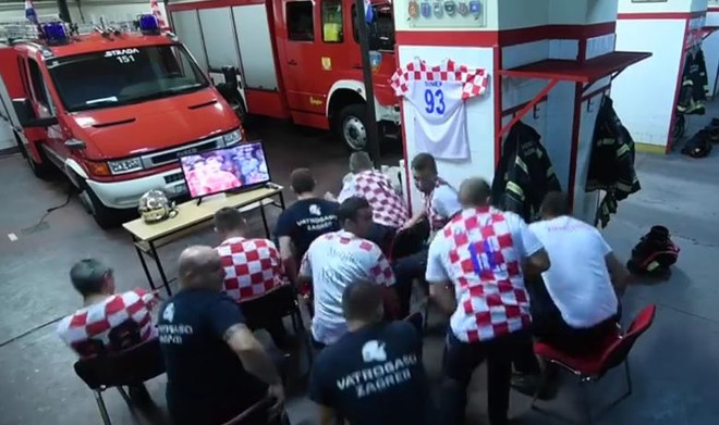 Lính cứu hỏa Croatia lỡ cơ hội chứng kiến đội nhà chiến thắng ảnh 1