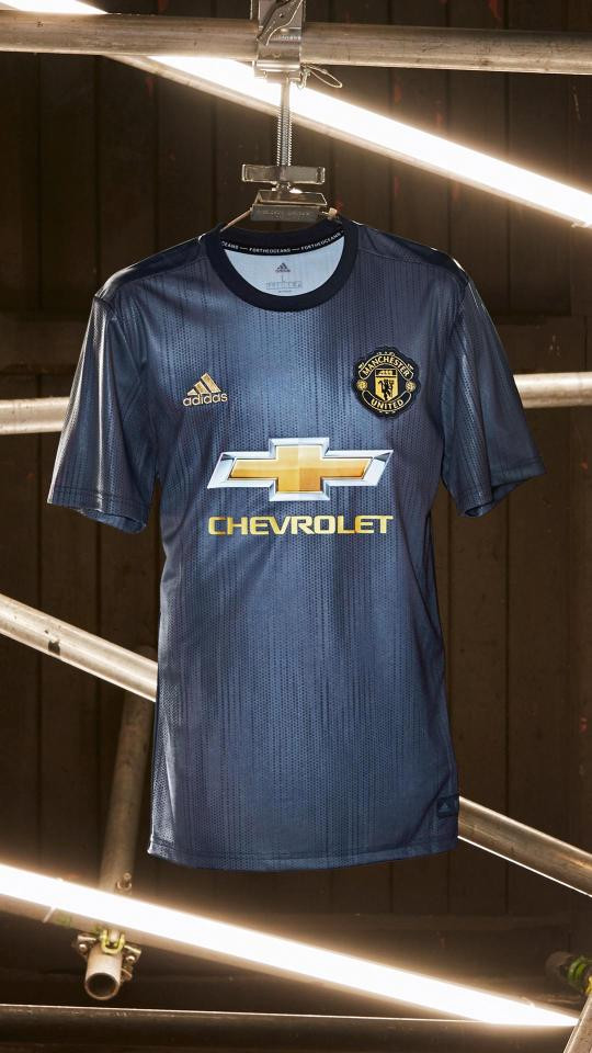 M.U trình làng áo đấu mới mừng chức vô địch châu Âu đầu tiên ảnh 3