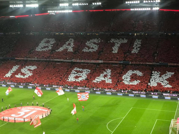 Schweinsteiger ghi bàn trong trận Bayern đánh bại Chicago Fire ảnh 10