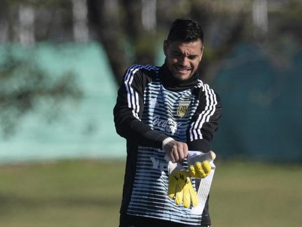 Sốc: Vợ Romero tố có âm mưu loại chồng khỏi tuyển Argentina ảnh 1