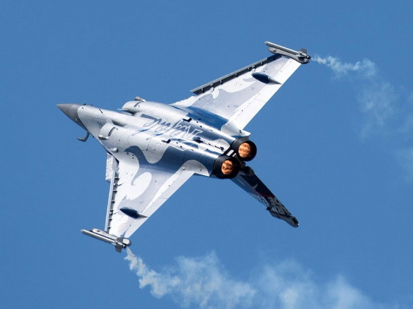 Malaysia xem xét lại việc mua máy bay chiến đấu của Pháp ảnh 1