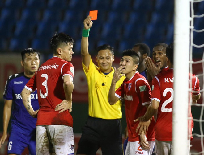 Cầu thủ của Quảng Ninh nhận án phạt ngay sát giờ gặp SLNA ảnh 1