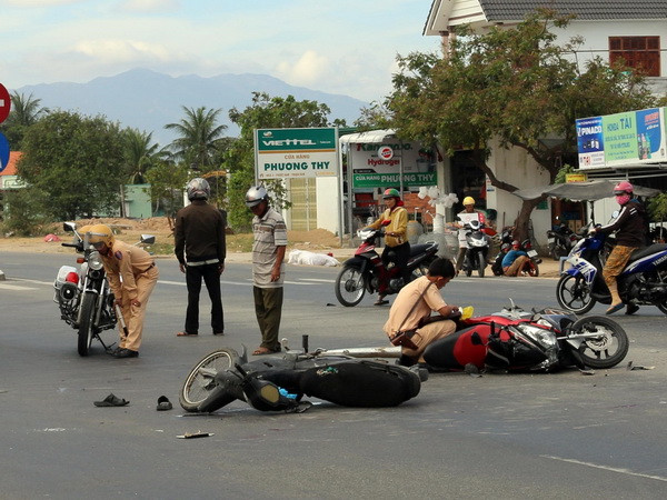 Quảng Ninh: Tai nạn giao thông nghiêm trọng​, 10 người thương vong ảnh 1
