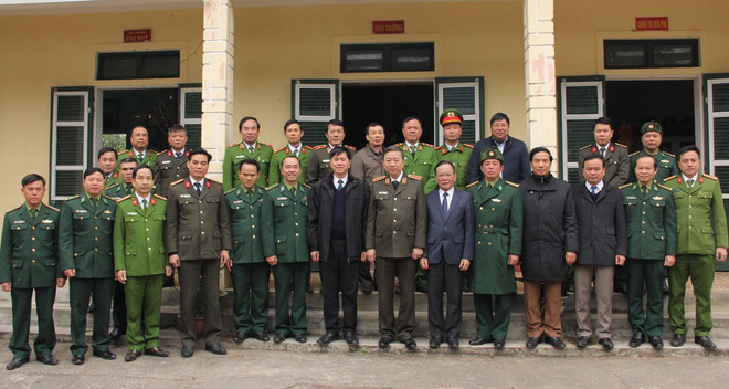 Bộ trưởng Bộ Công an Tô Lâm thăm và tặng quà Tết tại Sơn La ảnh 2