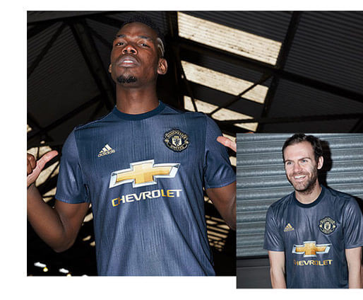 M.U trình làng áo đấu mới mừng chức vô địch châu Âu đầu tiên ảnh 2