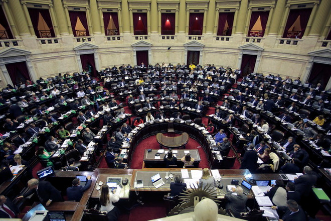 Hạ viện Argentina thông qua một dự thảo ngân sách khắc khổ ảnh 1