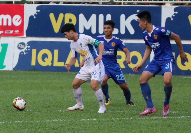 Vòng 13 V-League: Hà Nội vùi dập Than Quang Ninh, HAGL thua ngược ảnh 1