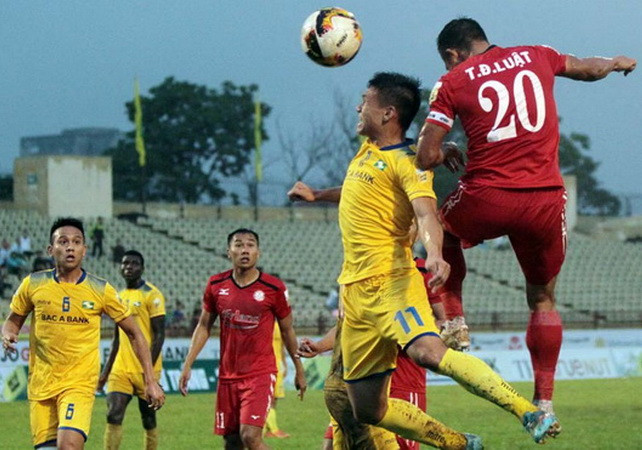 Hai học trò của HLV Toshiya Miura nhận án phạt nặng từ VFF ảnh 1