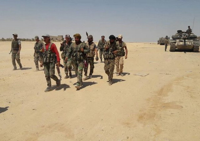Syria triển khai lực lượng tinh nhuệ và khí tài hạng nặng truy quét IS ảnh 1