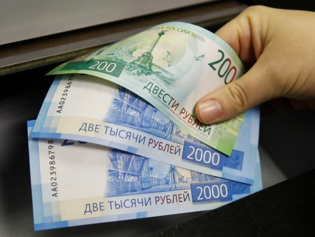 Đồng ruble sụt giá mạnh buộc Ngân hàng trung ương Nga phải can thiệp ảnh 1