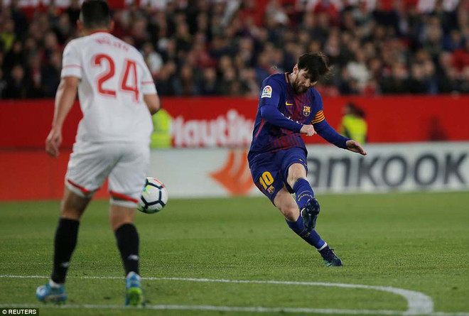 Messi cứu Barcelona thoát thua kịch tính tại Sanchez Pizjuan ảnh 2
