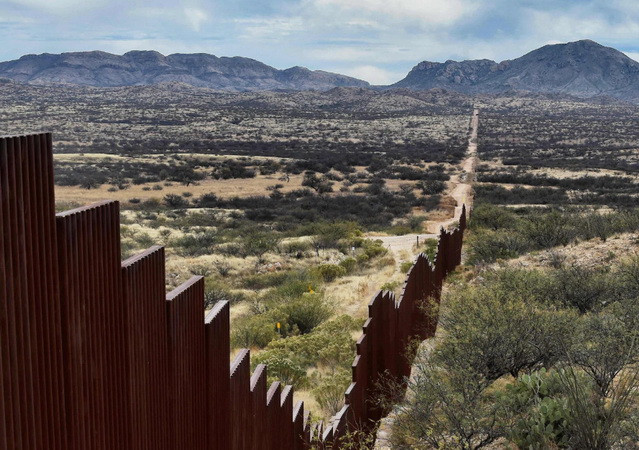 Quan chức Mỹ: Lầu Năm Góc triển khai binh sỹ tới biên giới Mỹ-Mexico ảnh 1