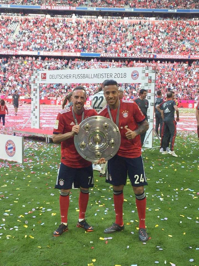 Bayern Munich thảm bại trước VfB Stuttgart trong ngày đón đĩa bạc ảnh 7