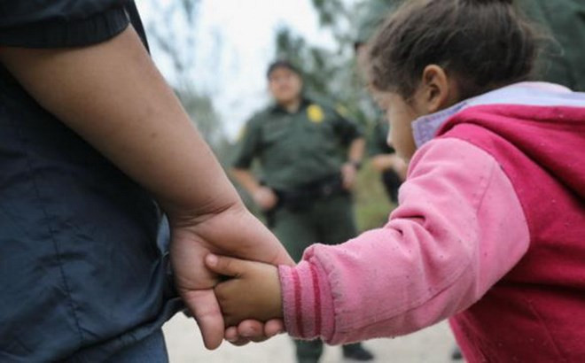 Dư luận quốc tế phản đối chính sách siết chặt nhập cư của Mỹ ảnh 1