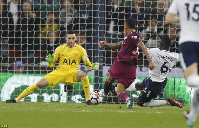 Jesus là người mở đầu cho chiến thắng của Man City. (Nguồn: AP) Hạ gục Tottenham, Man City áp sát ngôi vương Premier League ảnh 2